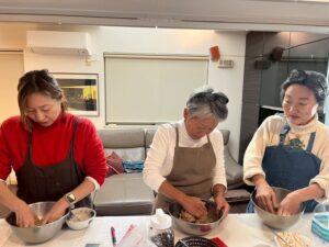 シュトーレン焼きました！12/20「１２月のみんなで楽しくワークショップ〜私の木を描きましょう」  